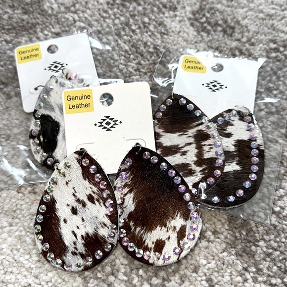 Genuine leather dangle cow pattern earrings 🐮 - Picture 1 of 3